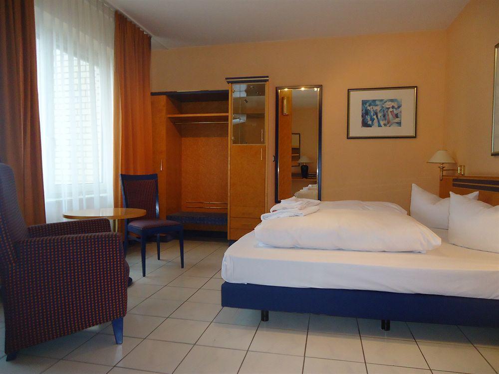 Hotel Rahlstedter Hof Hamburg-Harburg Buitenkant foto