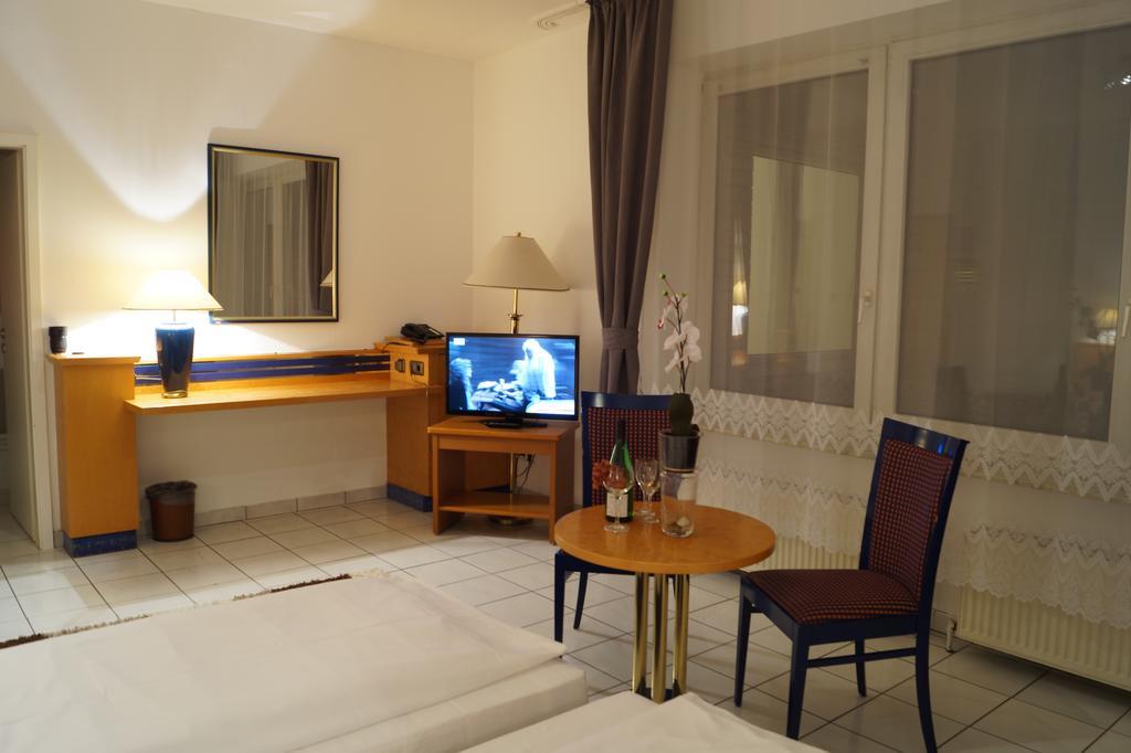 Hotel Rahlstedter Hof Hamburg-Harburg Buitenkant foto