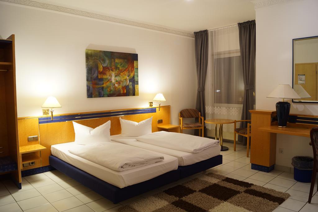 Hotel Rahlstedter Hof Hamburg-Harburg Buitenkant foto