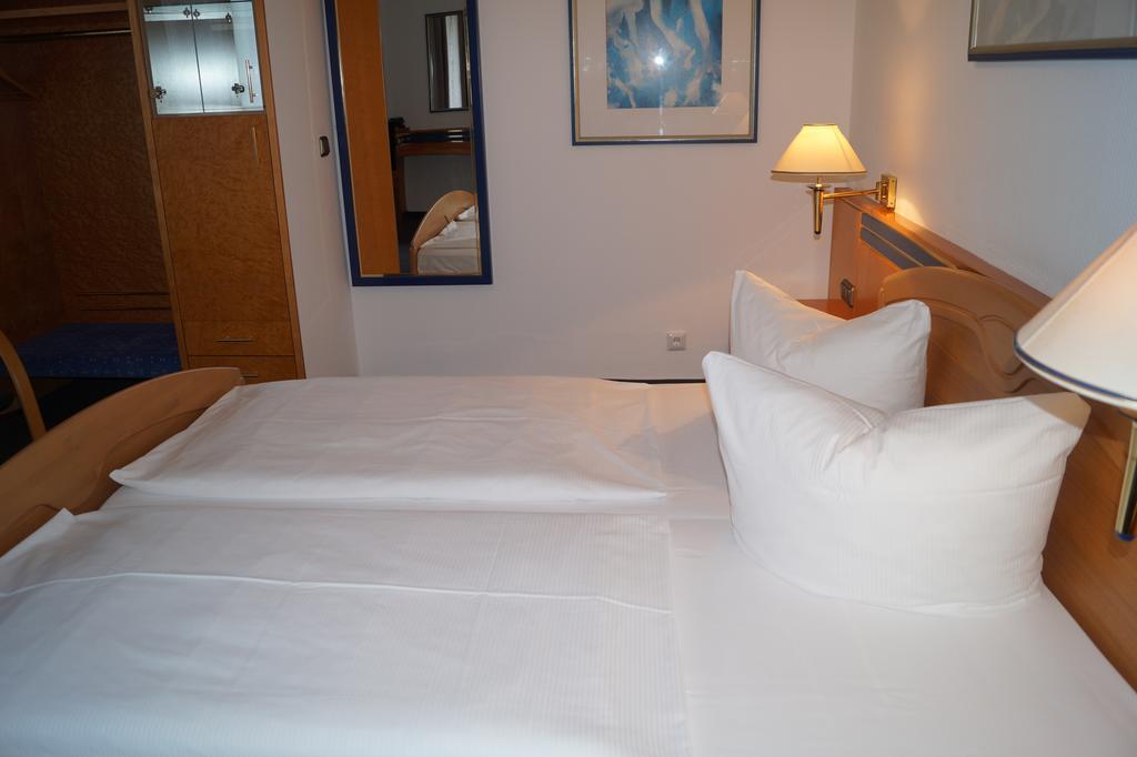 Hotel Rahlstedter Hof Hamburg-Harburg Buitenkant foto