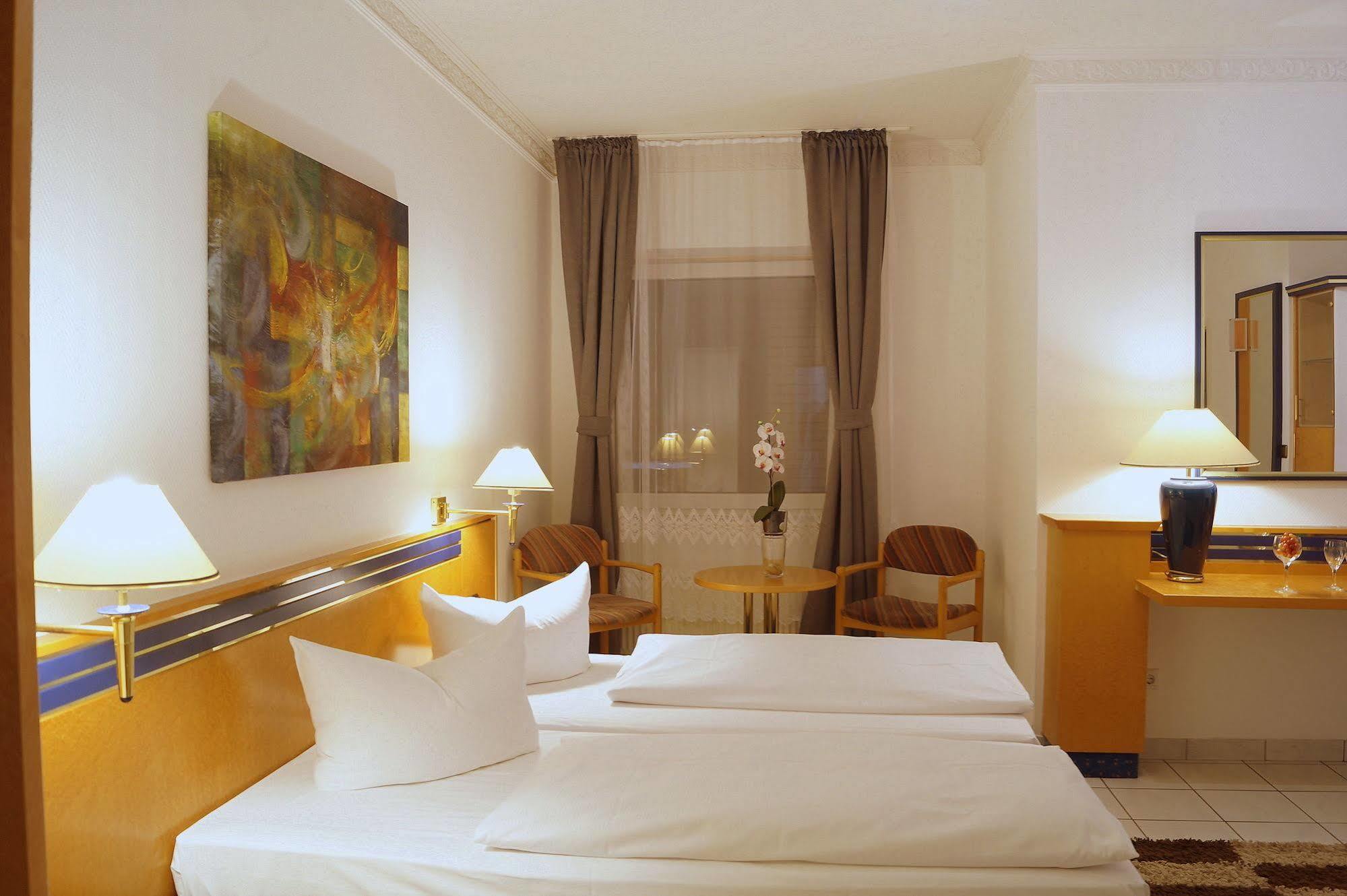 Hotel Rahlstedter Hof Hamburg-Harburg Buitenkant foto