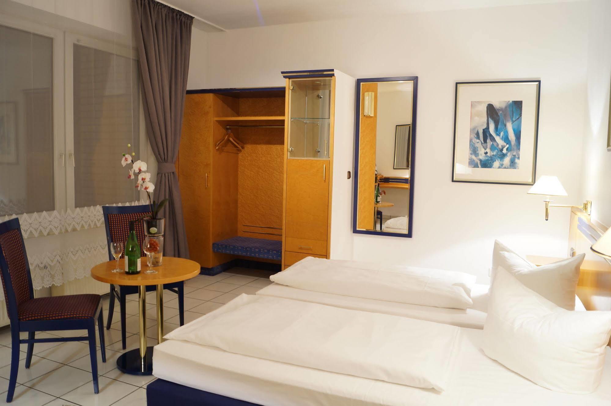 Hotel Rahlstedter Hof Hamburg-Harburg Buitenkant foto