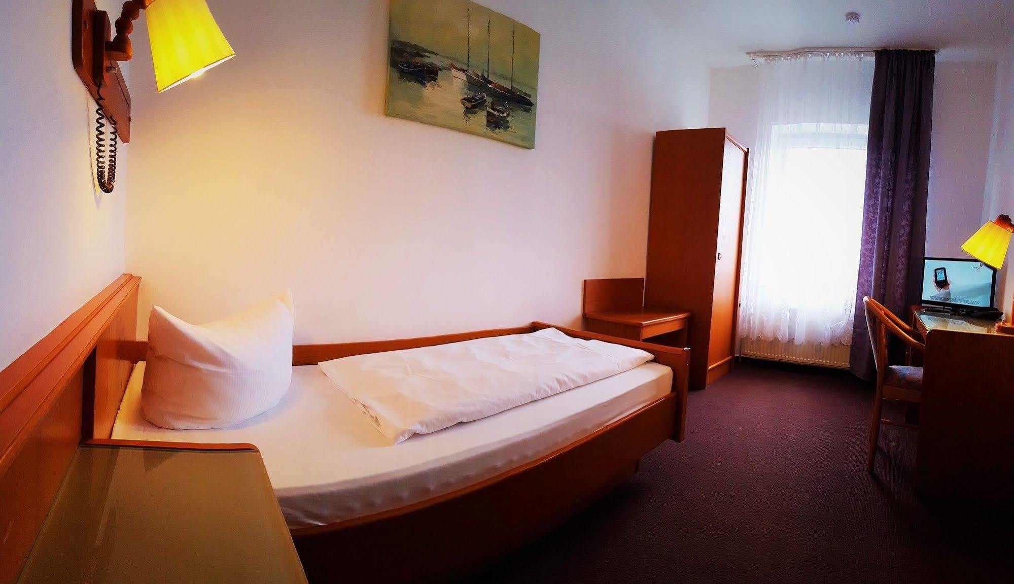Hotel Rahlstedter Hof Hamburg-Harburg Buitenkant foto