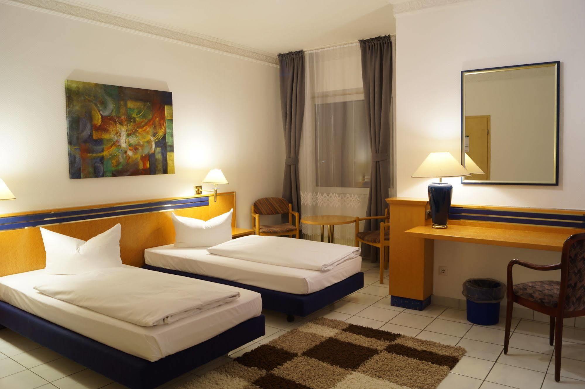 Hotel Rahlstedter Hof Hamburg-Harburg Buitenkant foto