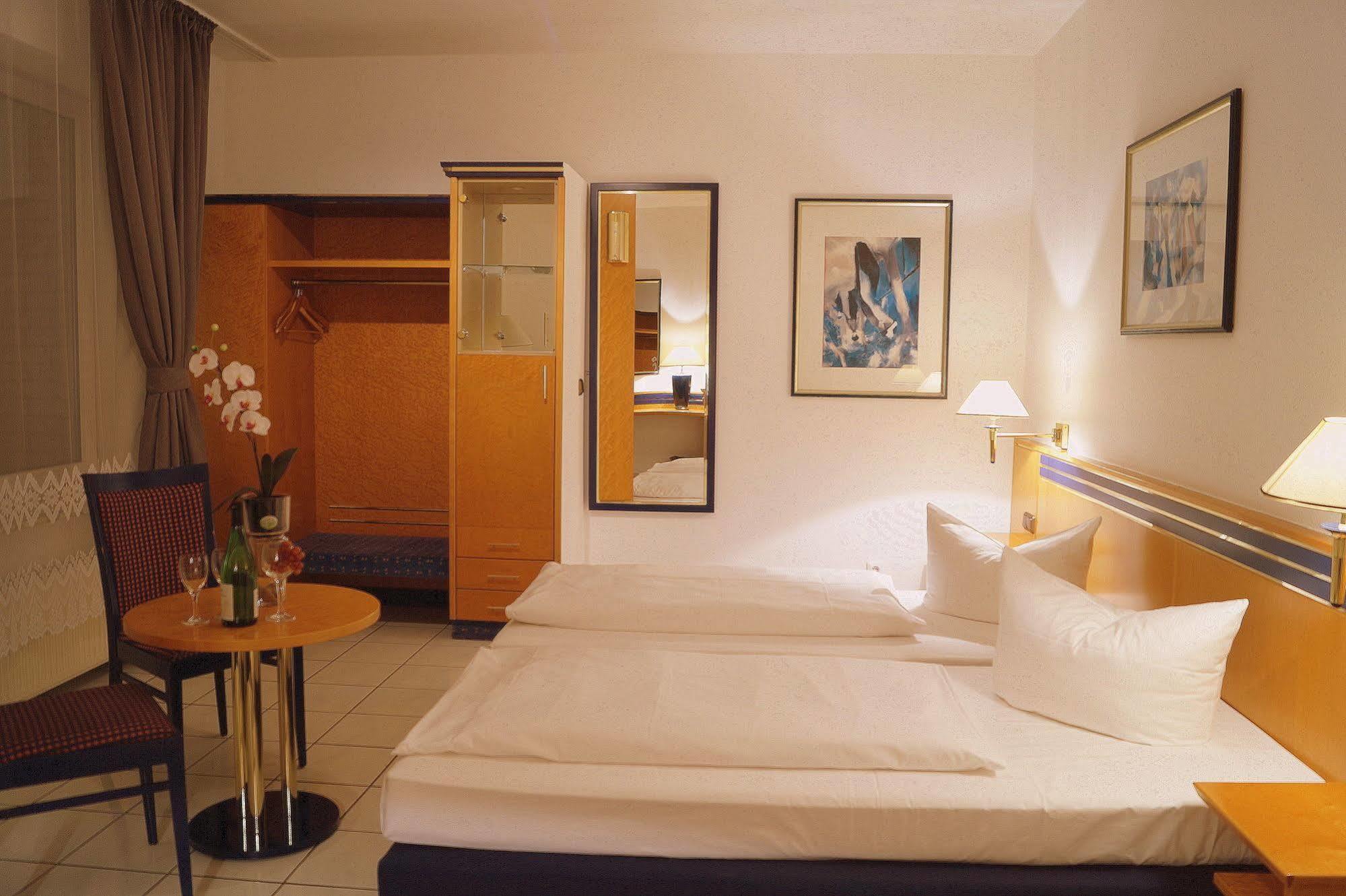 Hotel Rahlstedter Hof Hamburg-Harburg Buitenkant foto