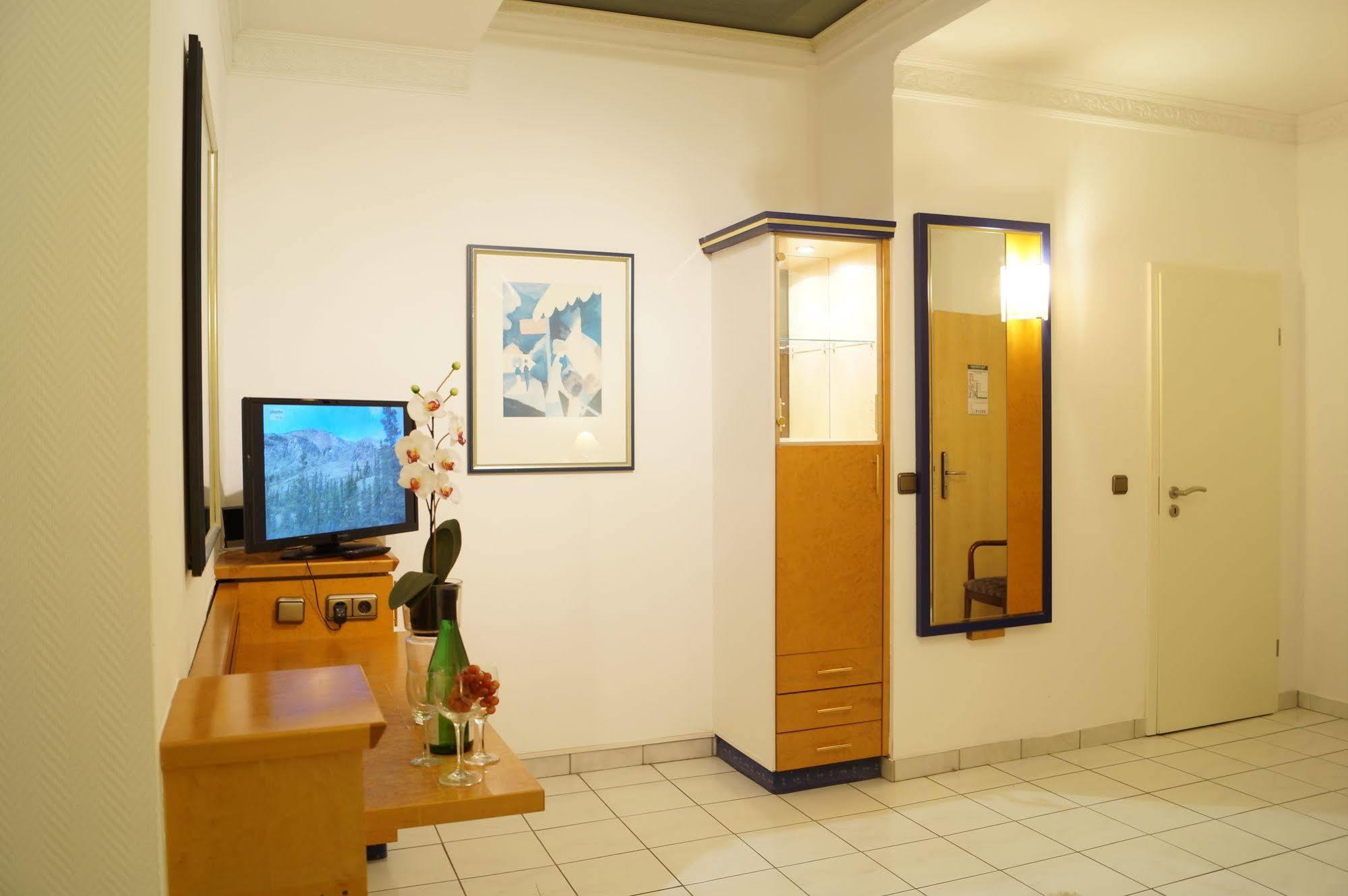 Hotel Rahlstedter Hof Hamburg-Harburg Buitenkant foto